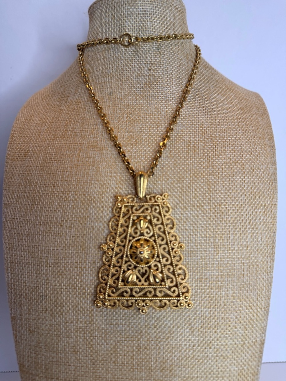 Crown Trifari Gold Filigree Pendant Necklace - Picture 3 of 4